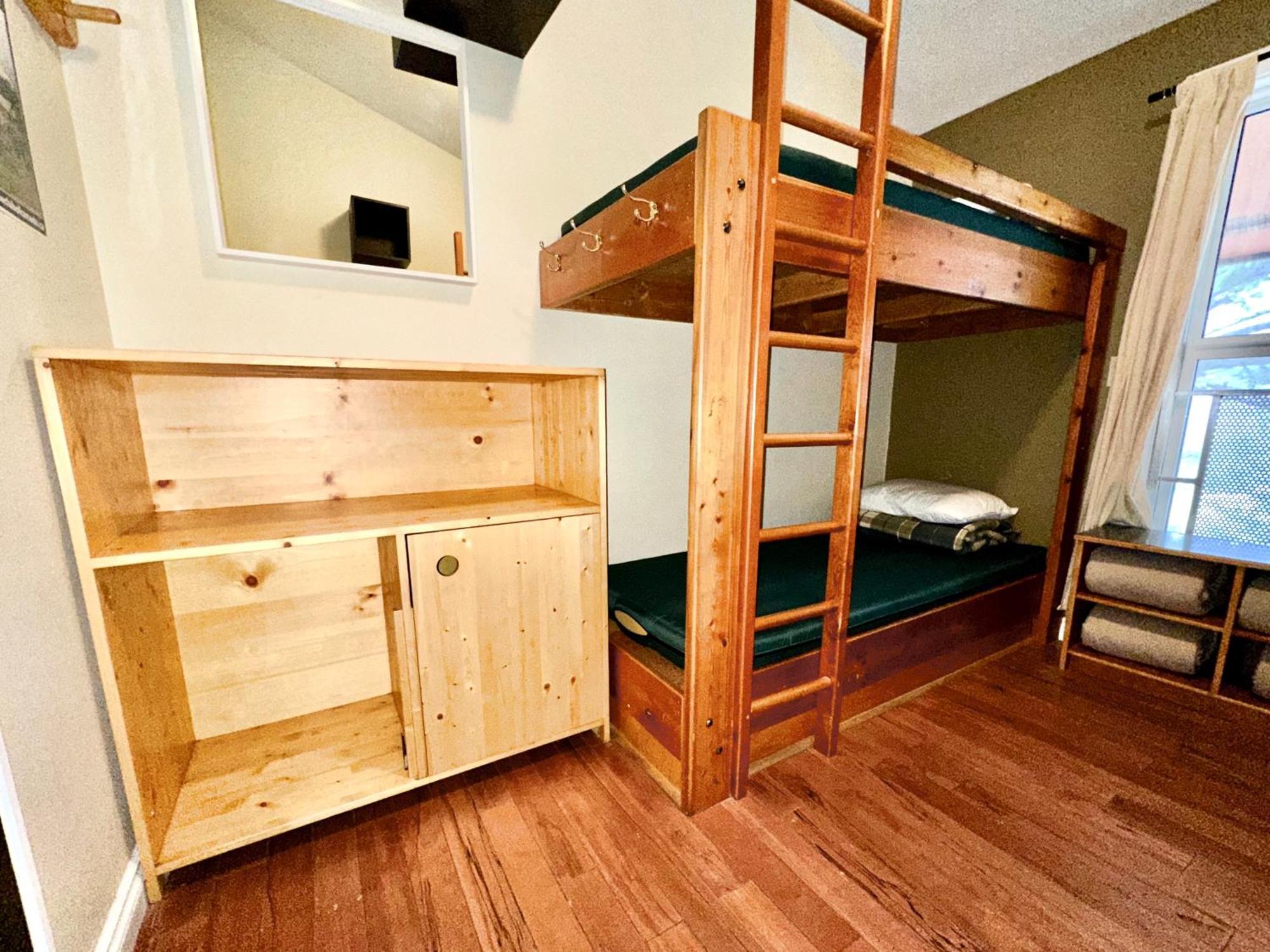 Canmore Alpine Hostel - Alpine Club Of Canada Eksteriør bilde